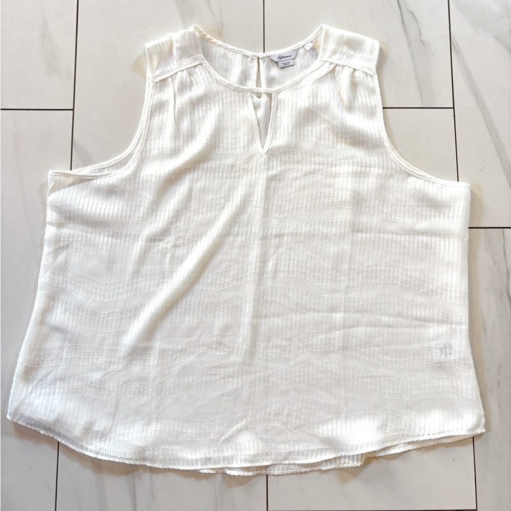3/$30 Reitmans Sleeveless white Lightweight  relaxed fit Blouse size 2X